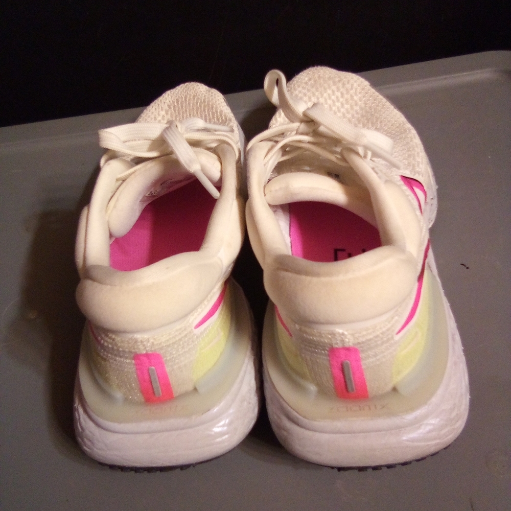 Shoes - Picture 2 of 5